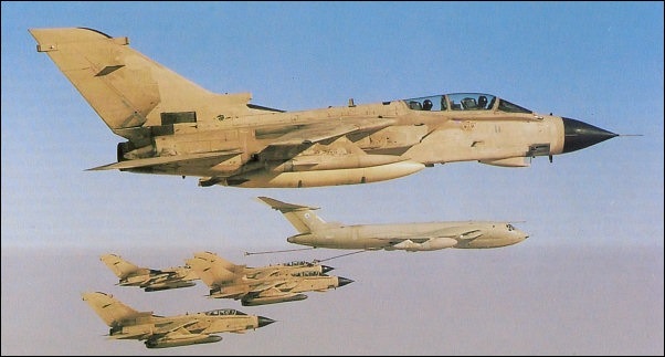 JohnNicholRAF's tweet photo. 17 Jan @1991DesertStorm, 29 yrs ago, the first waves of Tornados, which had attacked in darkness, had all landed safely and we were off on the 2nd wave.
It was now daylight.
Things were about to get a tad tricky! 
#DesertStorm https://t.co/dcjkatRE5A
