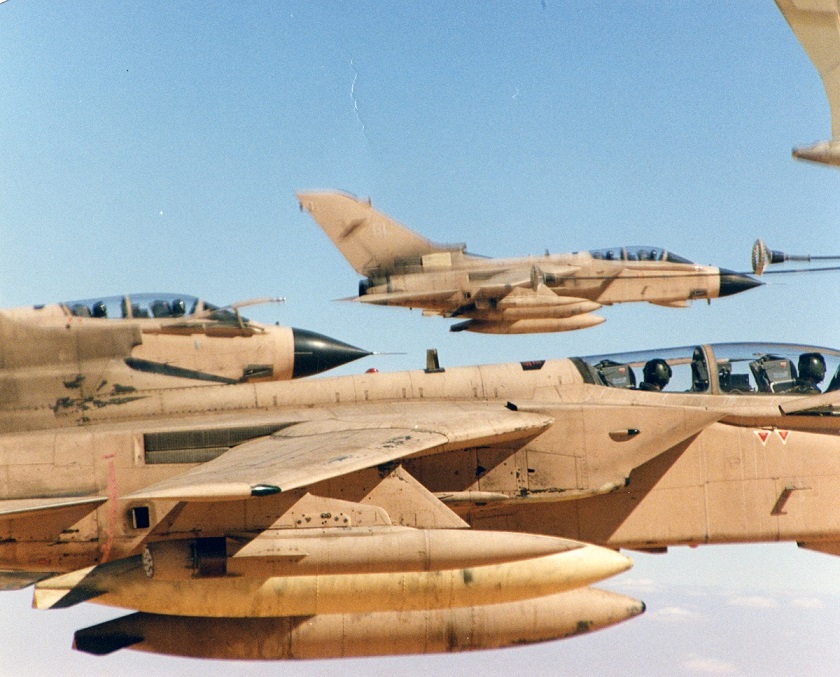 JohnNicholRAF's tweet photo. 17 Jan @1991DesertStorm, 29 yrs ago, the first waves of Tornados, which had attacked in darkness, had all landed safely and we were off on the 2nd wave.
It was now daylight.
Things were about to get a tad tricky! 
#DesertStorm https://t.co/dcjkatRE5A