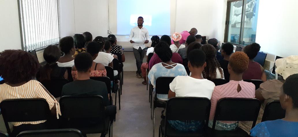 nontonbarlf's tweet photo. @JusticiaDlc orientation, we welcome and congratulate these young people for taking the 1 step to success we challenge who has access to learning #RuralRockStars @GwfOnline https://t.co/eq6L9CRWZU