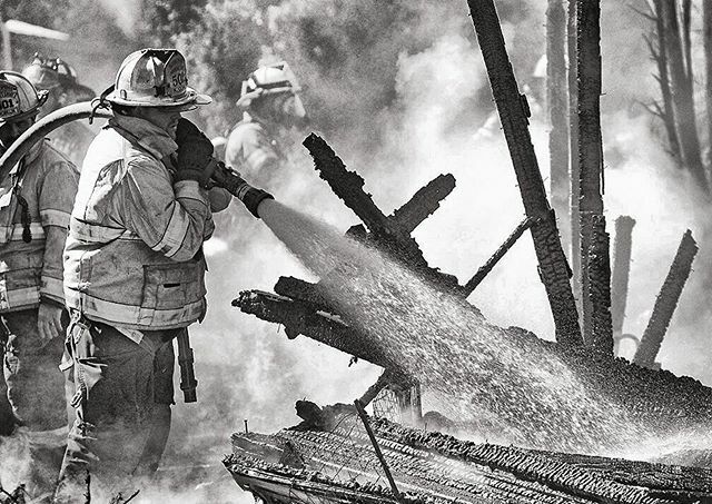Post from <a href="/jackhaley42/">Jack Haley</a> #bomberodesigns
・・・
Structure Fire

#bomberodesigns #911firerescue #firephotographer #firefighters 
#firefighting_obsession  #firnatine #fire_and_police  #EAFD #kempterfirewire #firefightermemory #americanfireapparatus #firefig… ift.tt/2Nz8HRn