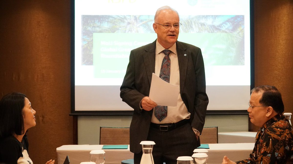 gggi_hq's tweet photo. GGGI signed a 5-year Memorandum of Understanding w/ @RSPOtweets in #Jakarta to provide a framework for #cooperation &amp; collaboration in support of the #2030Agenda for #SDGs &amp; the #ParisAgreement. #climatecrisis #peatlands #sustainable #palmoil

Read more:👉 https://t.co/RYr4CXAEd5 https://t.co/a7oE2GzTkc