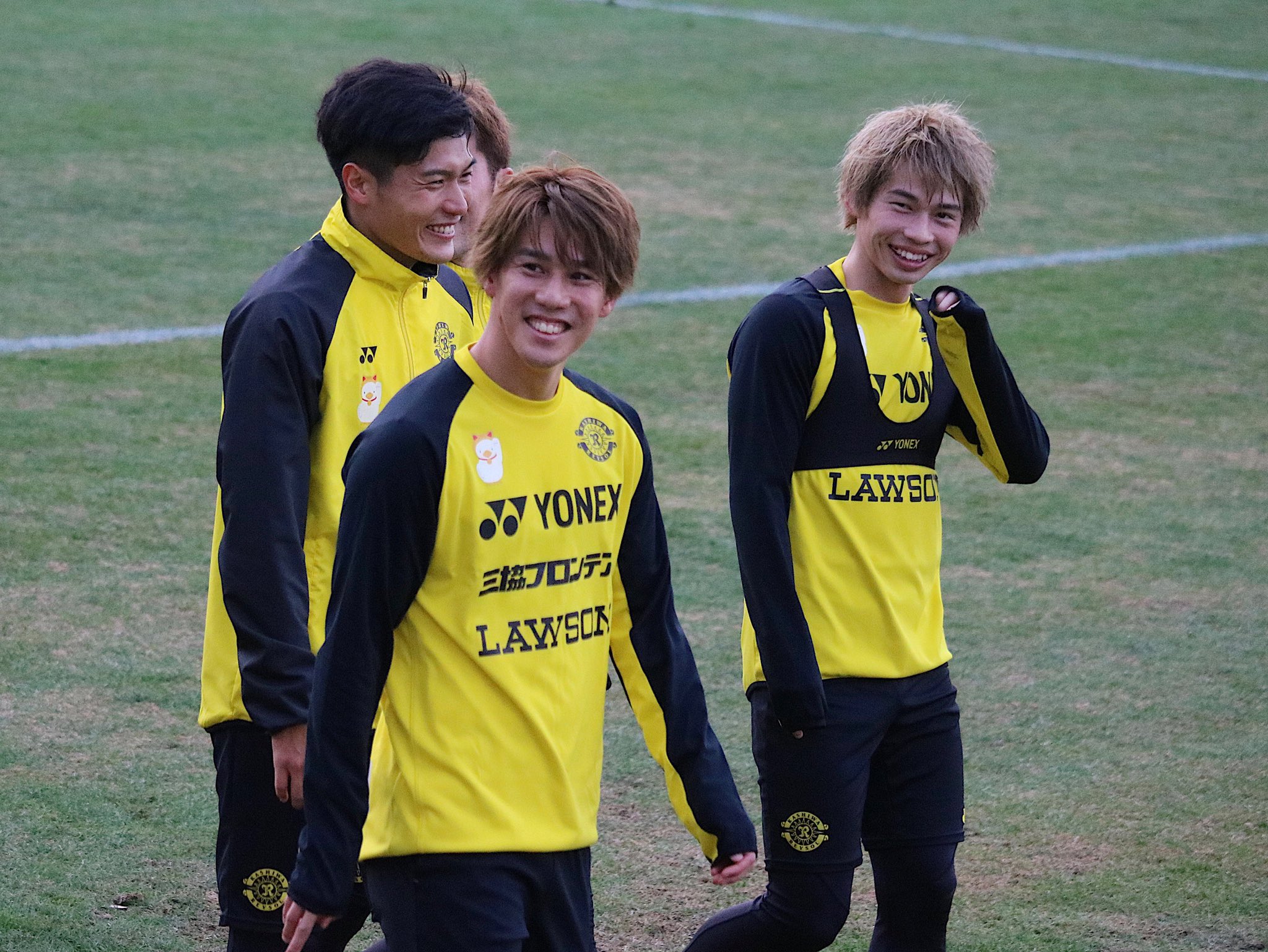 柏レイソルofficial トレーニング3日目 キャンプへ向けてトレーニングの強度も徐々に上がってきています 明日もトレーニングは9 00と15 00 キャンプ前最後の公開練習です かなり冷え込む予報ですが 是非暖かくして練習場へお越しください 柏レイソルofficial トレーニング3日目 キャンプへ向けてトレーニングの強度も徐々に上がってきています 明日もトレーニングは9 00と15 00 キャンプ前最後の公開練習です かなり冷え込む予報ですが 是非暖かくして練習場へお越しください