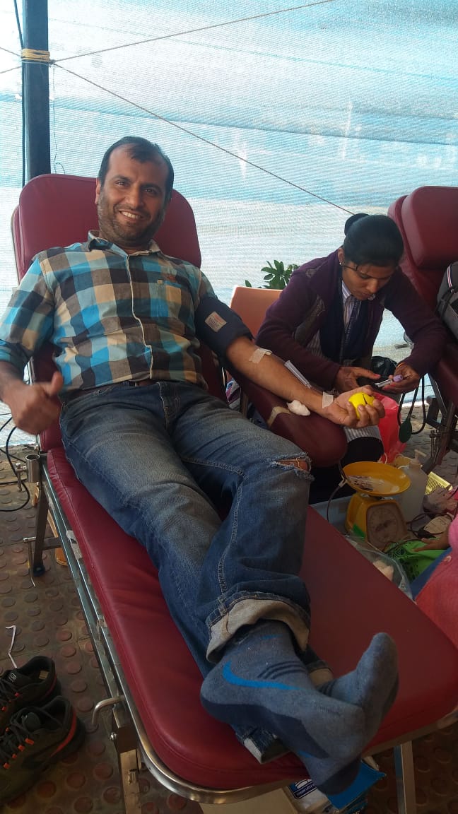 IDeaS_TechCen's tweet photo. IDeators are coming in numbers to take part in the #blooddonation drive. These voluntary donors are ensuring that the safest form of blood reaches patients in need. We thank @soumitrainamdar, @wanikirtesh, @KNabera and Wasim Khan for taking part in the #RedFlagMovement https://t.co/HcvwHy7OA0