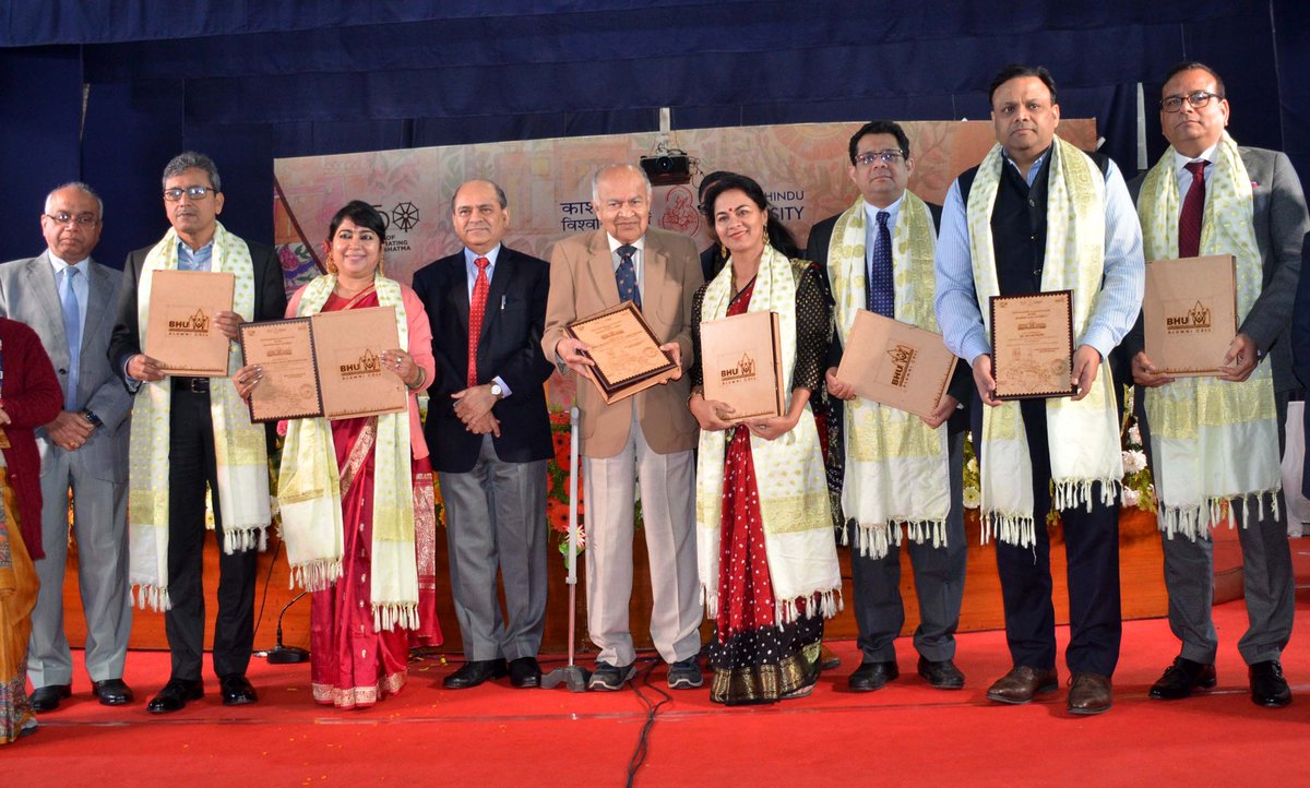 VCofficeBHU's tweet image. Sh. Anirudh Mishra, Founder, IMR Group of Companies, London, receiving the #BHU Distinguished Alumnus Award. @bhupro