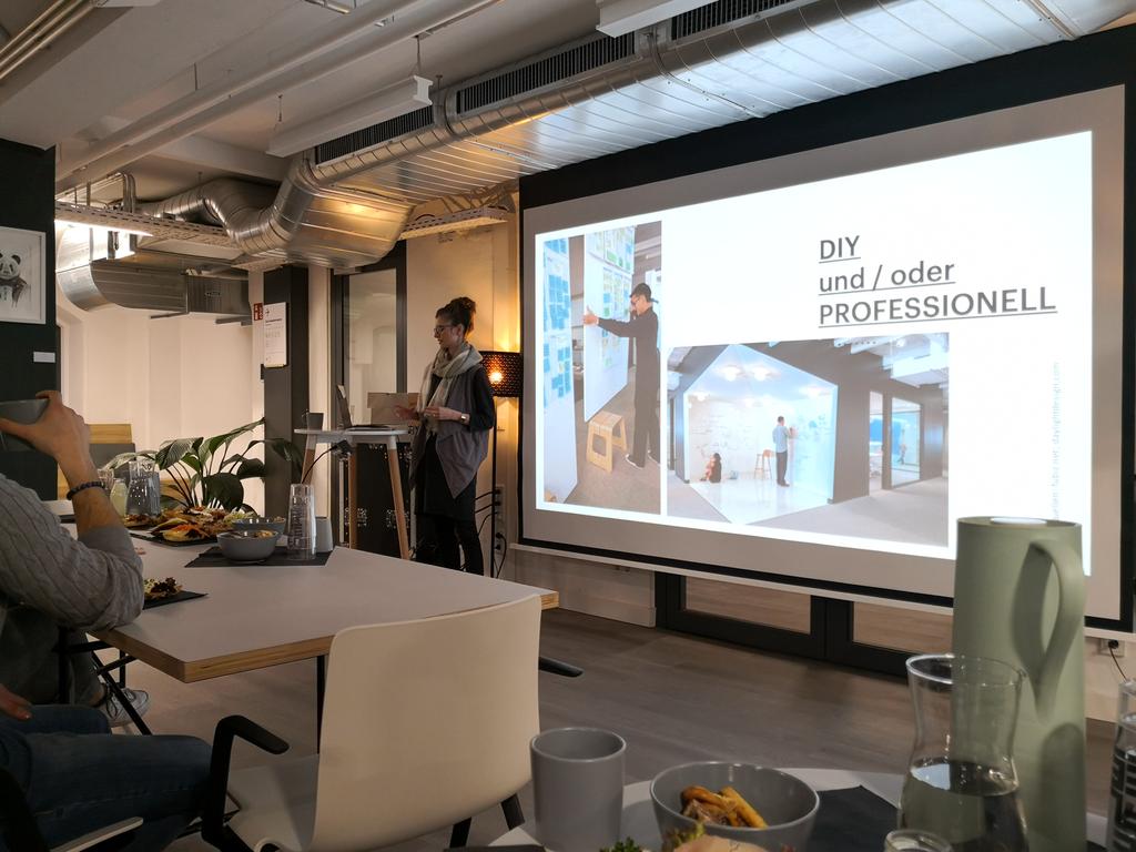 ECCKiel's tweet photo. Digitale und analoge Transformation: spannender input von Jonas Dagefoerde und Rike Gloy-Brüchmann im @FleetSieben über "1 Jahr als CDO" und "Räume als Kreativbooster" #eccinnovation https://t.co/cyc9NzwDlx