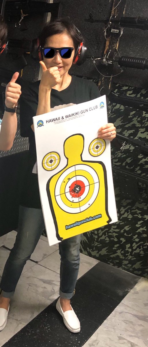 血がたぎりすぎて2日連続で実銃を撃ちにきたババァ、生まれる国を間違えたのでは。 