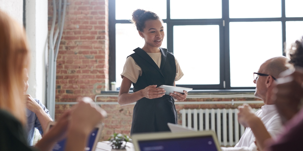 I nostri workshop di formazione sono tornati! A gennaio:
💬 Conversazione in italiano 
🎨 Creatività a scopo professionale 
👋🏻 Aumentare la propria visibilità su LinkedIn
Tutti i nostri workshop sono gratis per i soci! Per aderire anche tu, scrivi una mail a info@pontevia.net