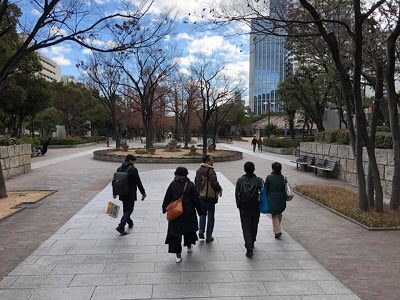 azaminono's tweet photo. そして、阪神淡路大震災から25年目の今日はワークショップを開催します。#コモンズフェスタ に参加。本日19:30より、#TFAP ワークショップ「災害とアーティスト~もしもあなたが被災したなら~」@應典院。当日飛び入り歓迎!心と身体で感じながら考えるとてもとっかかりやすい内容になっています。 https://t.co/1yd1bGP8he