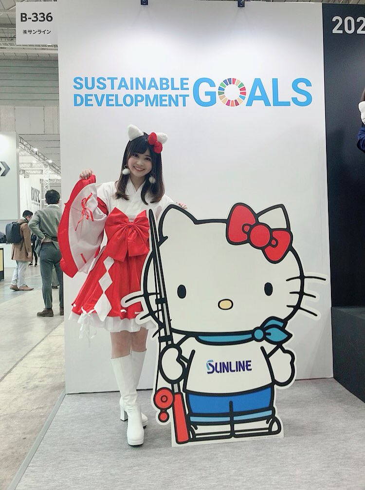 上野未菜 釣りフェスティバル フィッシングショー 一般公開始まりました 今年も サンライン 様のサンリオコーナーにてキティちゃんしてます 本日14 00 女性限定のポーチの引換券もお配りいたしますのでぜひ遊びにきてくださいね