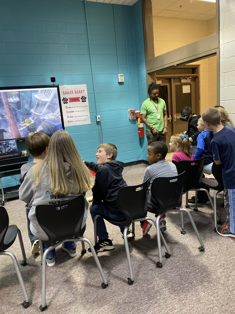 MsMyahASP's tweet photo. Shoutout to all the ASP and RSP workers for leading awesome STEM stations @SteamyBakerBear @RSP21stCCLC https://t.co/bzzTO1NbOv
