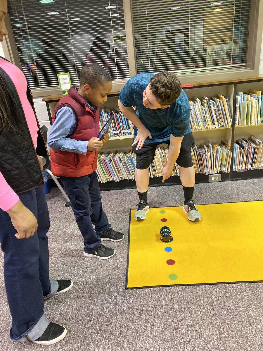 MsMyahASP's tweet photo. Shoutout to all the ASP and RSP workers for leading awesome STEM stations @SteamyBakerBear @RSP21stCCLC https://t.co/bzzTO1NbOv