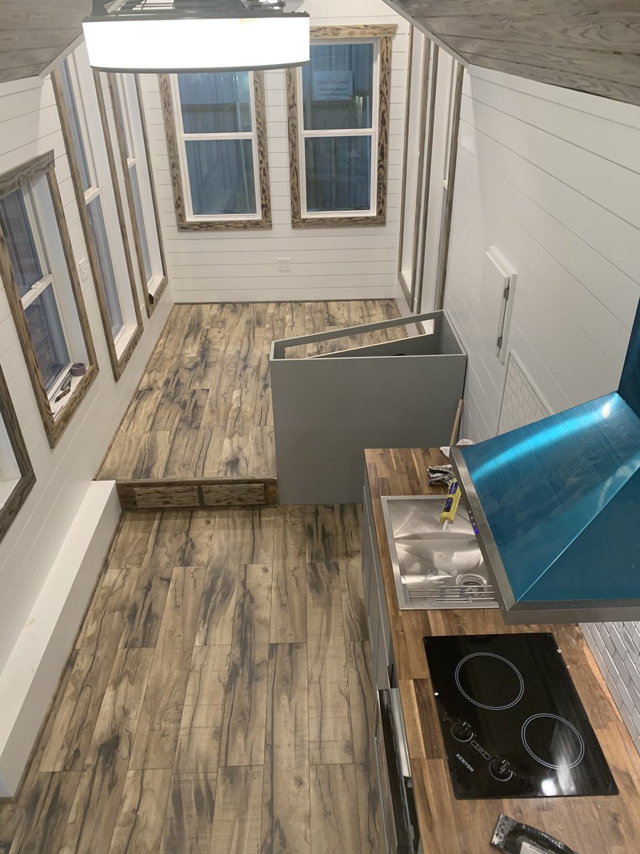 altinyhomes's tweet photo. This beauty is so close to being ready for her close up!  Just a few more finishing touches and she’ll be ready for her new lake front home.  #tinyhomebuilder #weloveourclients #weloveourjobs #lakelife #tinyhouseonwheels #windowsfordays https://t.co/wr6TGxqywp