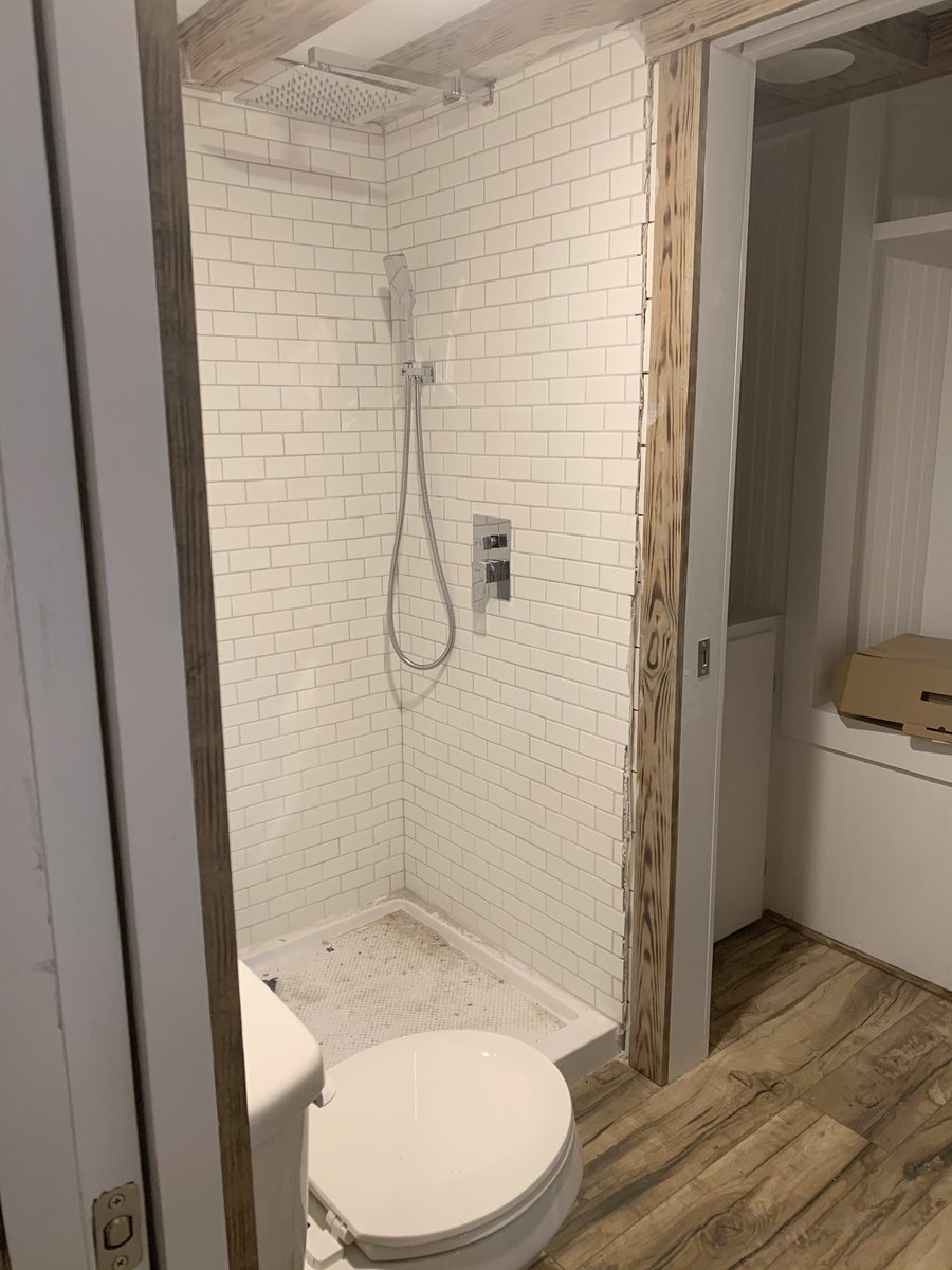 altinyhomes's tweet photo. This beauty is so close to being ready for her close up!  Just a few more finishing touches and she’ll be ready for her new lake front home.  #tinyhomebuilder #weloveourclients #weloveourjobs #lakelife #tinyhouseonwheels #windowsfordays https://t.co/wr6TGxqywp