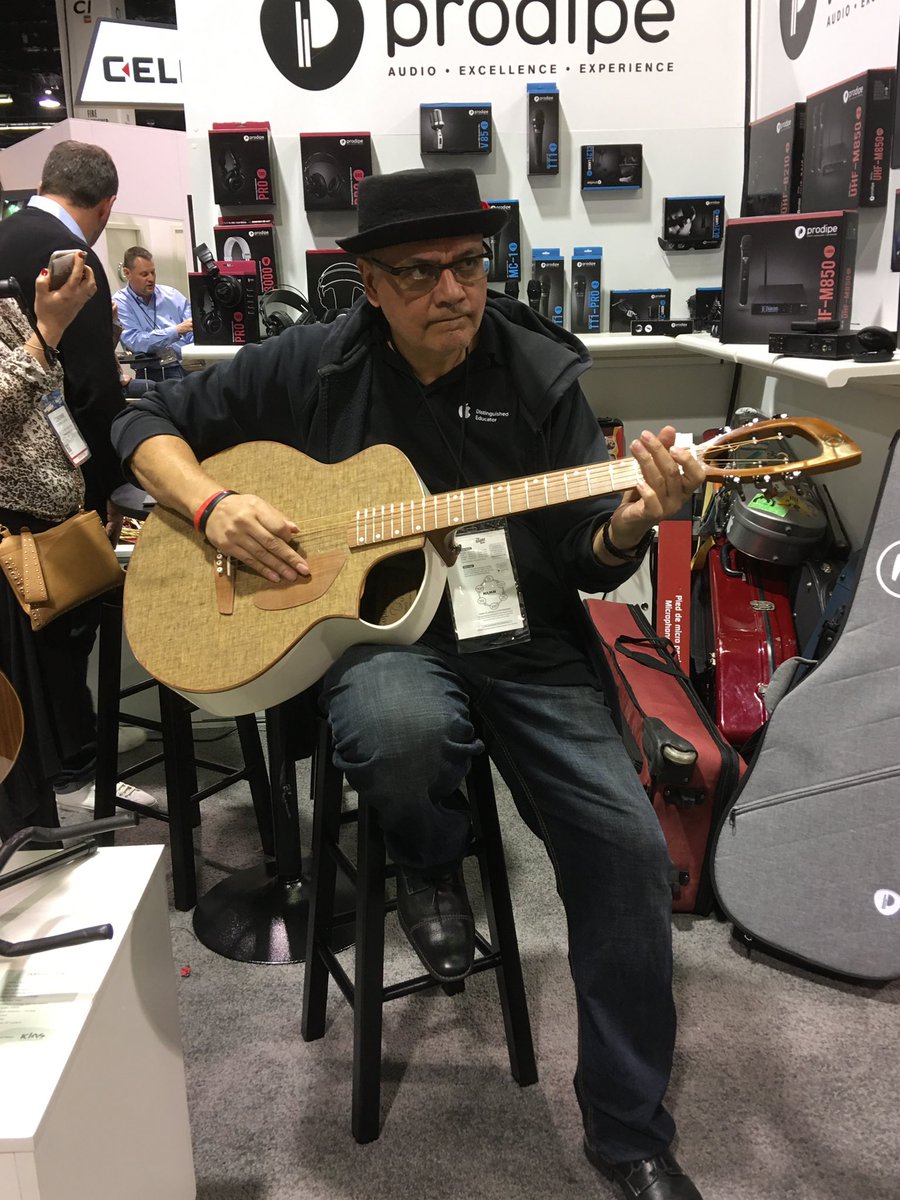 Gee_Man2's tweet photo. Trying out #prodipe_france new guitars https://t.co/3p10rWDwp2