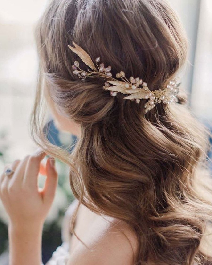 blushjamierose's tweet photo. ⁣Soft, Romantic, Loose Waves pinned half-way up has been our most requested Bridal Hair look for 2020 so far! Also, adding little details like a twist, braid or delicate accessory. Love! 
⠀
Can’t wait for wedding season this year, we have some seriously stunning Blush Brides!!! https://t.co/VbopLyELm1