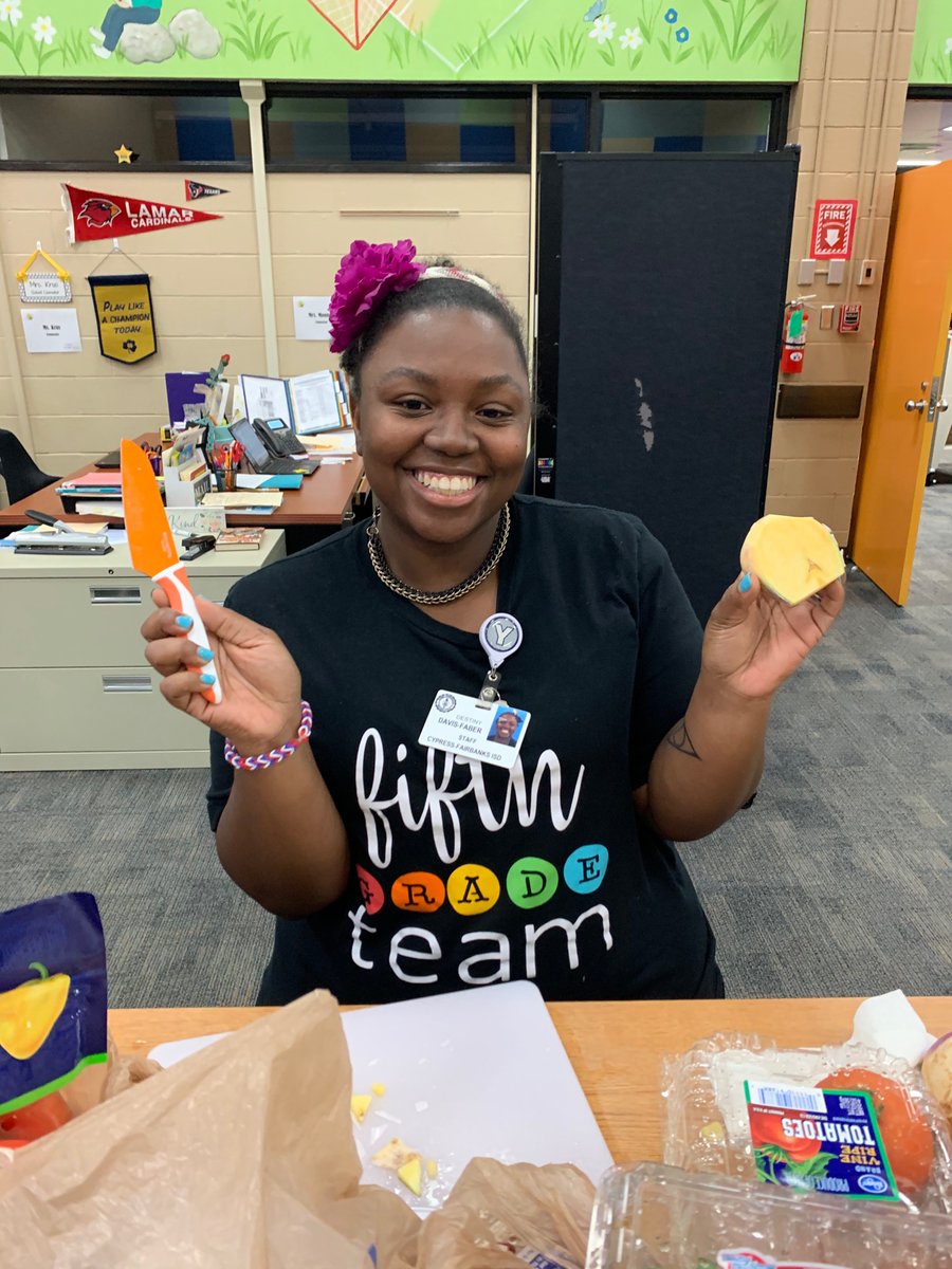 MsMendozacrew's tweet photo. How lucky is @CyFairYeager ??  Clubs have just made their debut this week, and all of our S’s are so excited!  We have everything from T-shirt making to coding!  #yeagerbuzz @ldickens_cfisd @Caldwells_Class @MrsKovanda https://t.co/JdSESYq13s