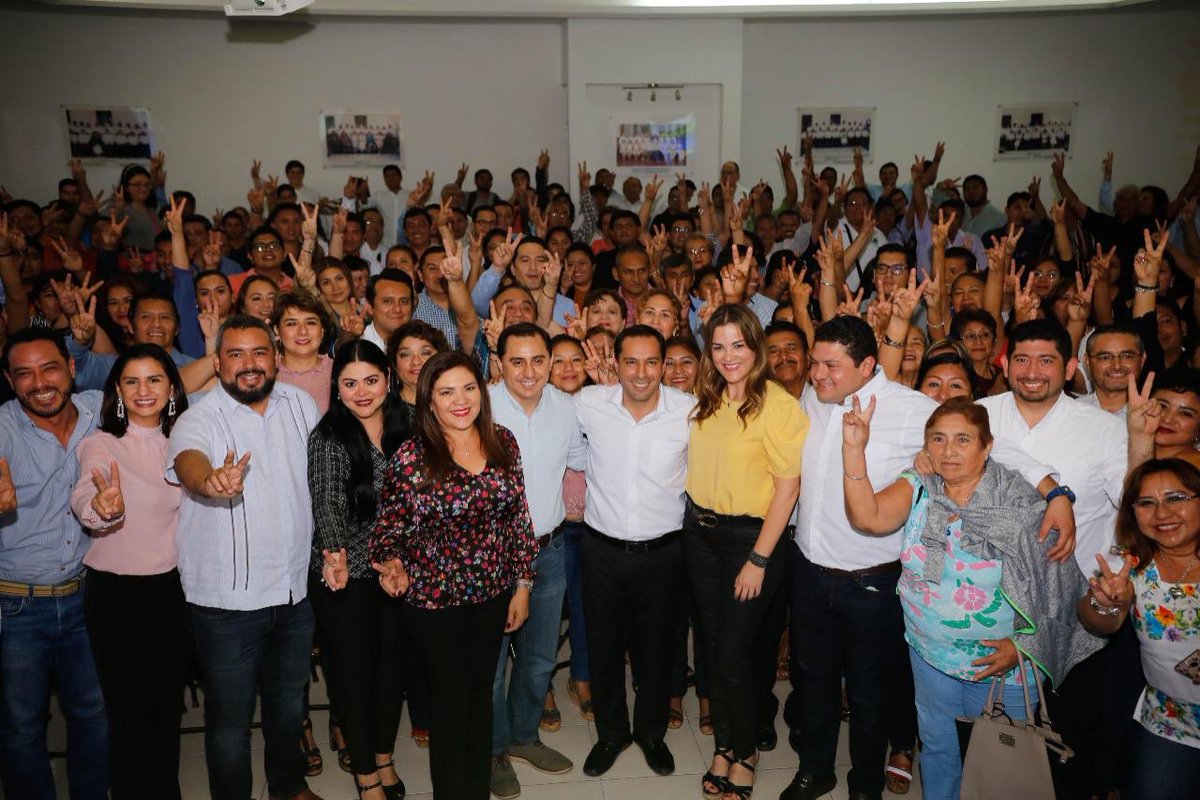 CeciliaPatronL's tweet photo. Recibimos en la casa de los panistas al gobernador @MauVila para escuchar las acciones que ha consolidado en este primer año de trabajo en favor de las familias yucatecas, demostrando que los gobiernos de @AccionNacional siempre entregan resultados a los ciudadanos. #1erInforme https://t.co/PAt7BHoZrr