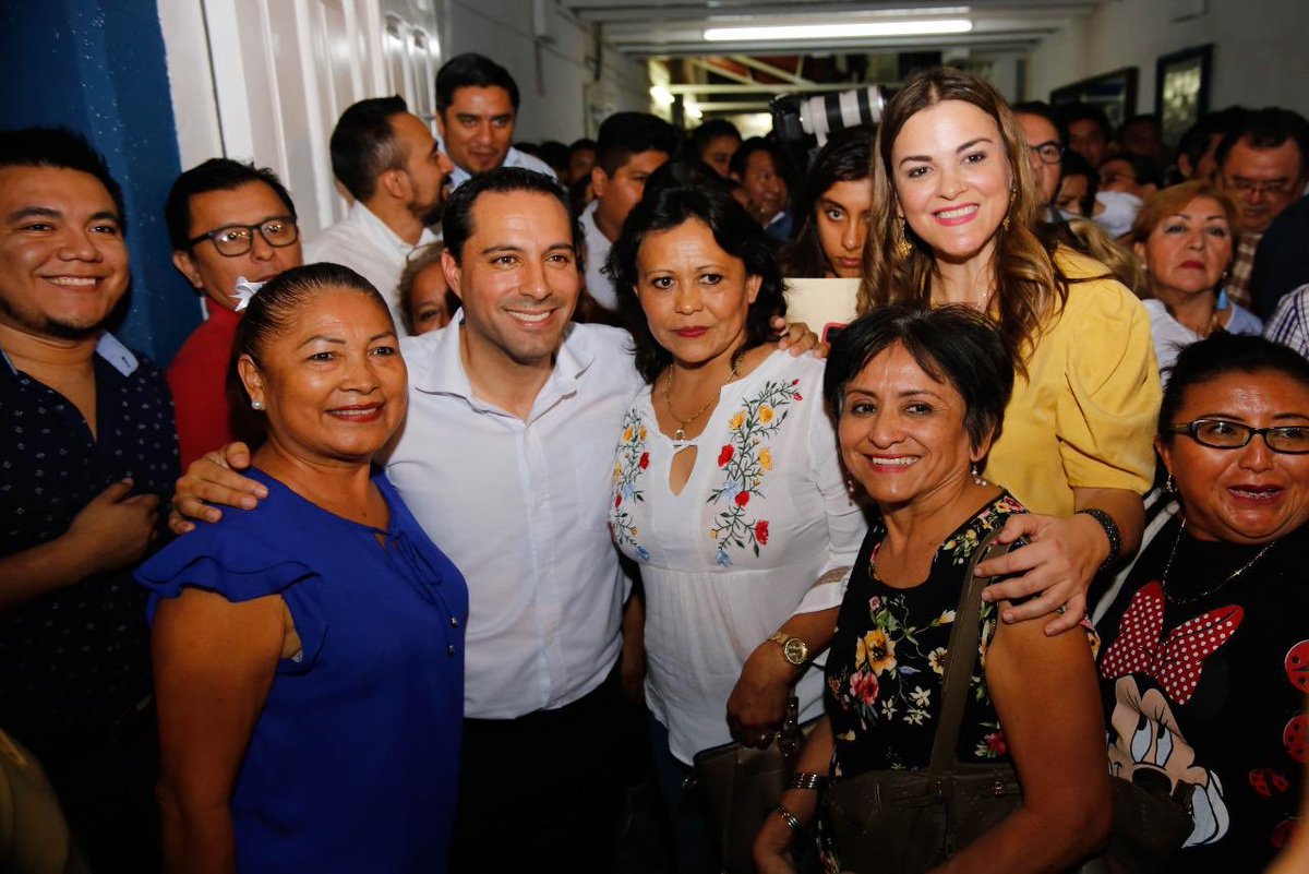 CeciliaPatronL's tweet photo. Recibimos en la casa de los panistas al gobernador @MauVila para escuchar las acciones que ha consolidado en este primer año de trabajo en favor de las familias yucatecas, demostrando que los gobiernos de @AccionNacional siempre entregan resultados a los ciudadanos. #1erInforme https://t.co/PAt7BHoZrr