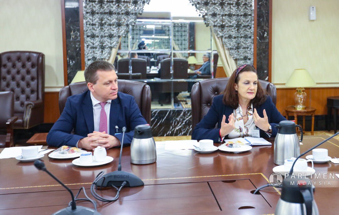 MYParlimen's tweet image. Turut hadir YBhg Datuk Roosme binti Hamzah, Setiausaha Dewan Rakyat. (17/1/2020)

📷 Parlimen Malaysia | Julie Aziah Salim

#ypdr
#dewanrakyat
#parlimenmalaysia 
#parliamentofmalaysia