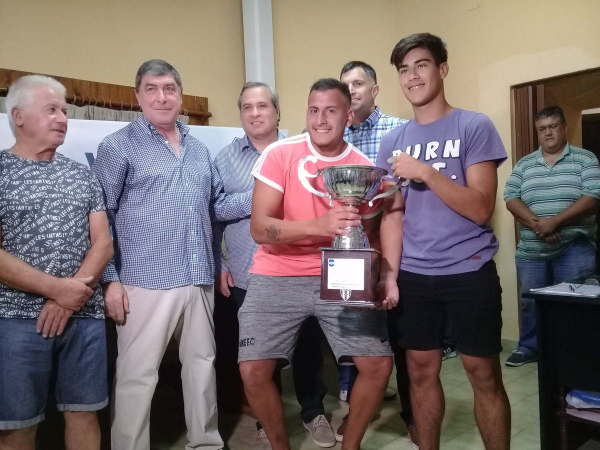 En la noche de hoy la  Liga Fútbol de Salto entrego trofeos a los Campeones de Div Inferiores del Torneo 2 Ciudades Salto - Arrecifes, como así también reconocimientos a distintos Dirigentes, Goleador del Torneo y Arquero menos vencido del Torneo 2019.