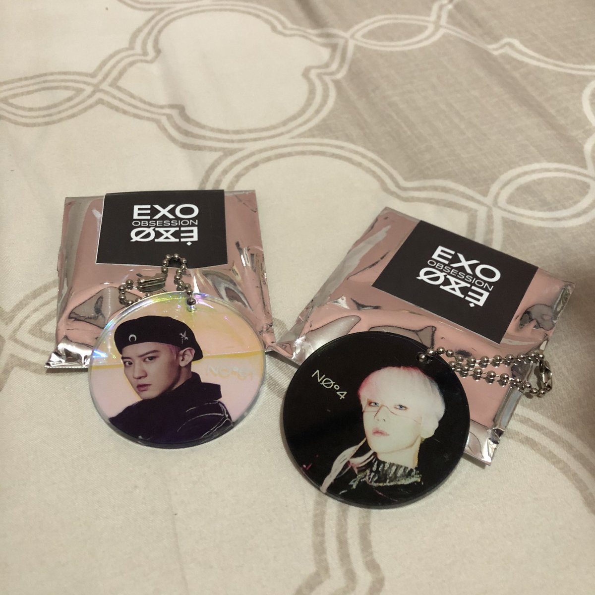 earmoa's tweet photo. ah i got chanyeol, ultimate bias..
and @B_hundred_Hyun 🤗
#CHANYEOL #BAEKHYUN #randomkeyring #weareoneEXO https://t.co/27ouQqte4z