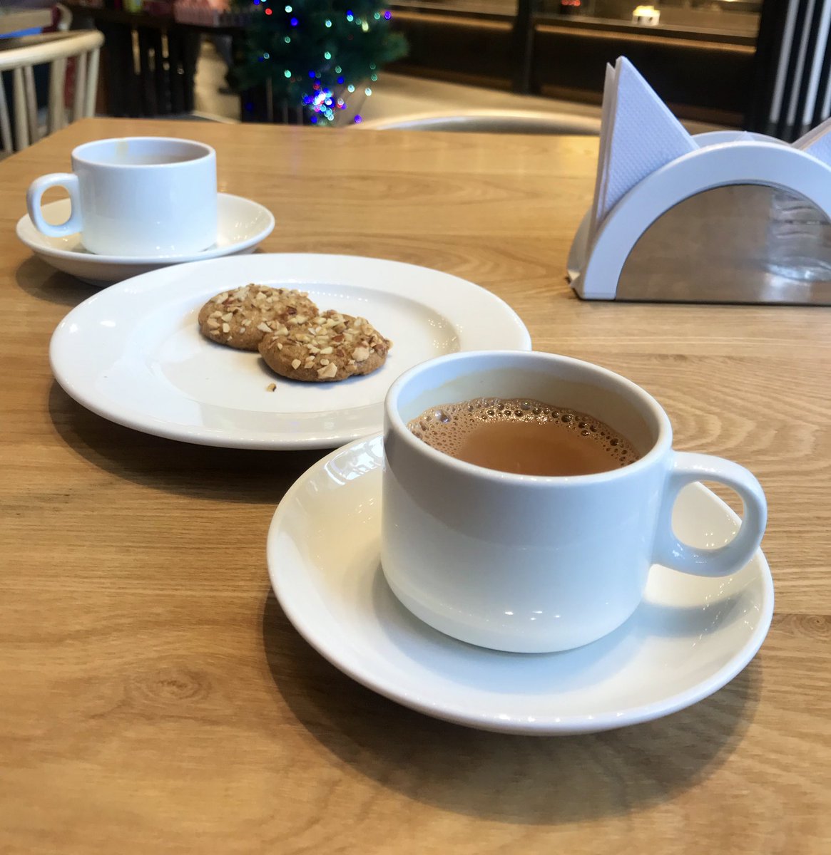 sunitha_simon's tweet image. #SeduceSomeoneInFourWords      Irani Chai Osmania Biscuit !

#Hyderabad