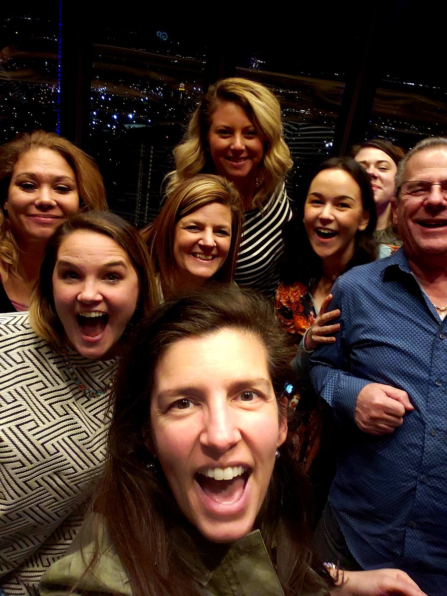 CarrieTergin's tweet photo. Fun on an elevator! 72 floors above #ATL with #JCMO #RiverCityFlorist & @CarriesHallmark #SelfiewiththeMayor #HallmarkMayor https://t.co/Rpi60tYev4