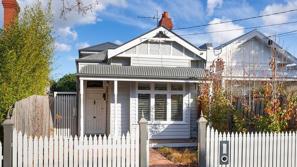 .<a href="/CEFCAus/">CEFC</a> has launched a new sustainable home loan with <a href="/bankaust/">Bank Australia</a> 

Home buyers committed to constructing #energyefficient  homes with a min. 7⭐️ NatHERS rating will receive discounted home loans

Read more: bit.ly/3735rp4