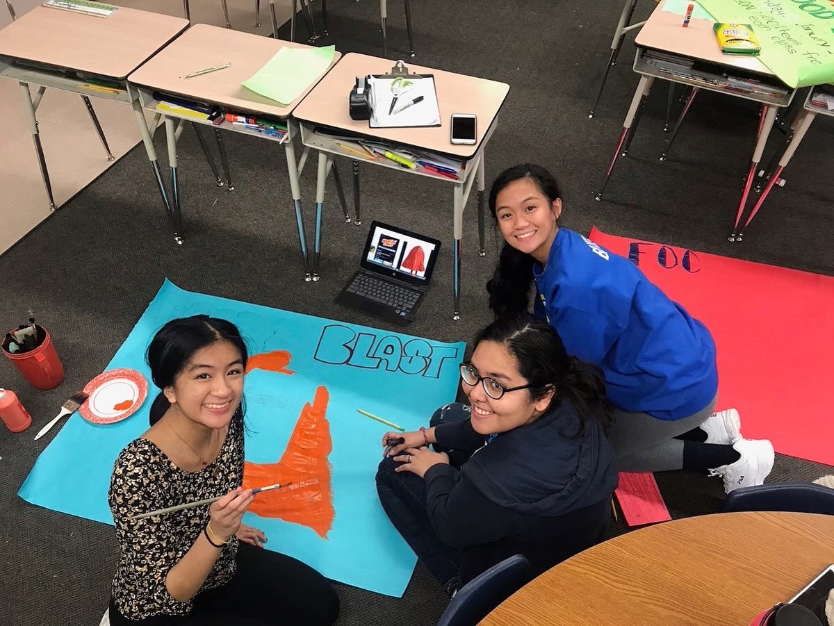 CP_4_H's tweet photo. Making posters for an upcoming food blast at Endeavor Intermediate! Be a SOUPer hero and donate to your locate food bank :D #fife #fife4life #wa #wafbla #fbla #fifefbla #fooddrive @lead4changeorg https://t.co/xl2AC0Kd7d