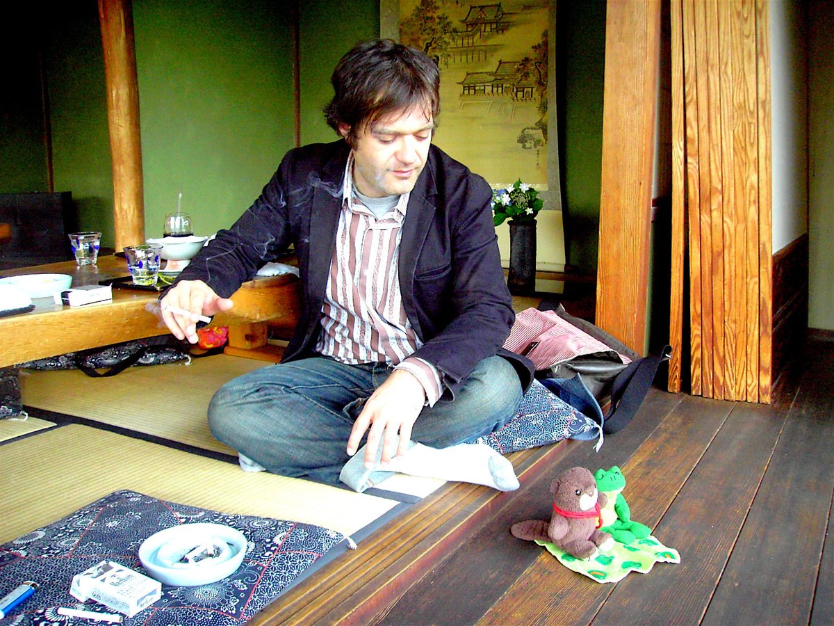 MAGNETMagazine's tweet photo. Happy birthday #JimORourke (@thesonicyouth, #GastrDelSol). All downhill from here. Read MAGNET on #SimpleSongs, one of 2015’s best albums: https://t.co/VKjwnePvXq https://t.co/knTt0P15NV