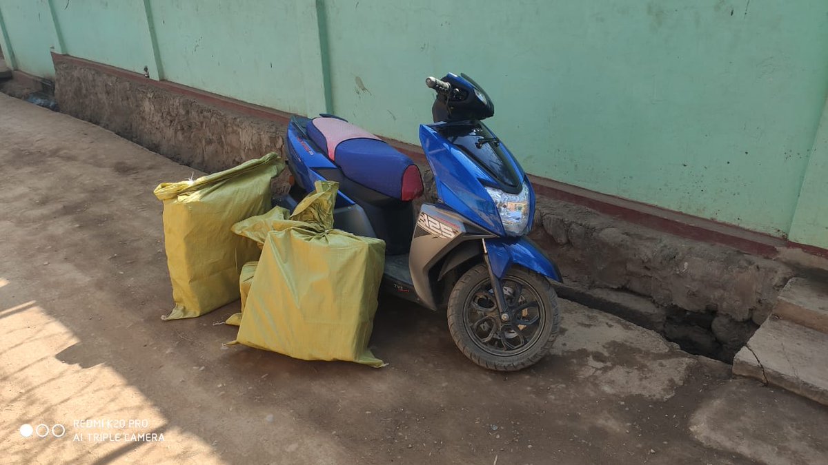 official_dgar's tweet photo. #OperationsNorthEast
43 #AssamRifles under 26 Sector recovered Brown Sugar, wt - 4.290 Kg & One scooter, total cost - Rs 8.58 cr. Recovered items handed over to PS Moreh for further investigation.
@adgpi @SpokespersonMoD https://t.co/zooIk93yaq