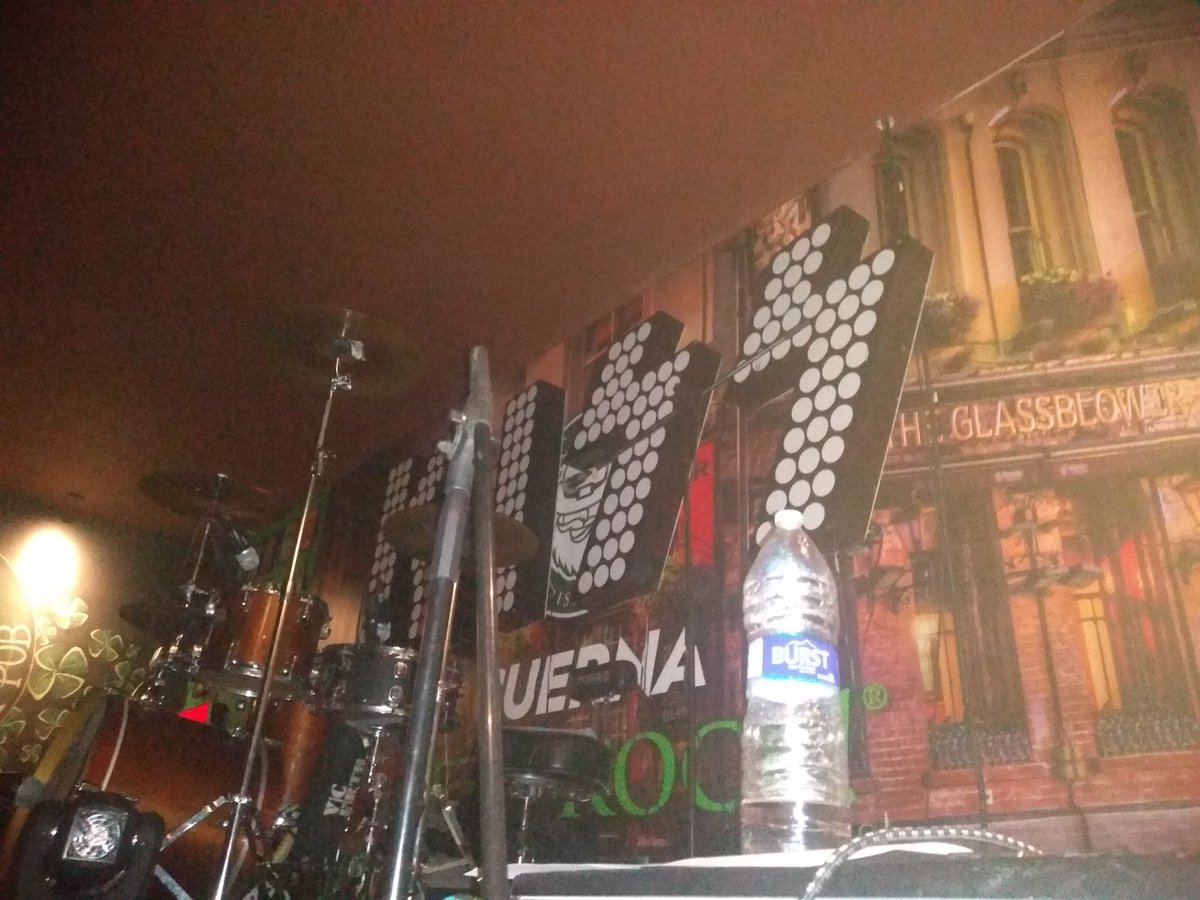 wdannaw's tweet photo. Después de la presentación de #KIA #Seltos una cervecita y un bien tributo @McCarthys_Offic @KiaMotorsMexico @arieldb https://t.co/VeOZRqvY1o