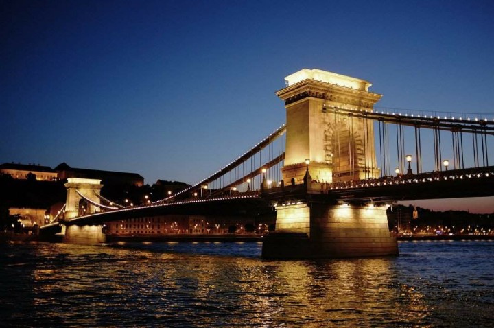 VineyardKapolna's tweet photo. #HungaryGuide: Five Hungarian bridges you need to see 🇭🇺 🌉
➡️ #Hungary #WhatToSeeBUD #WhereToGoHUN #bridgesHUN #bridges
Read more https://t.co/1SDmxSaBLV
Pictures https://t.co/BWGTt0Ktbg