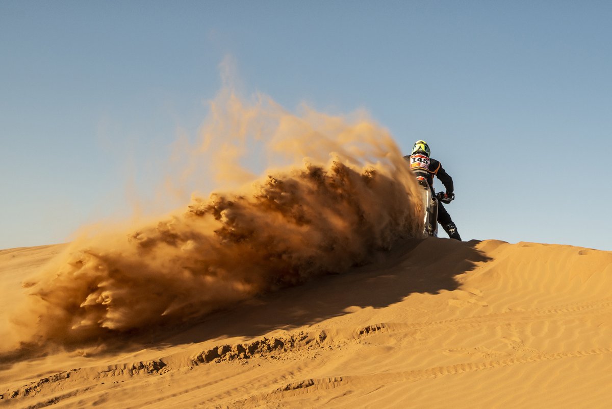 dakar's tweet photo. 🏍️ bikers get the last stage to Qiddiya underway!

Live race updates ➡️ https://t.co/qTNrMHIKg1

📸 A.S.O. / C. Lopez 

#Dakar2020 https://t.co/mM1w9JBuQr