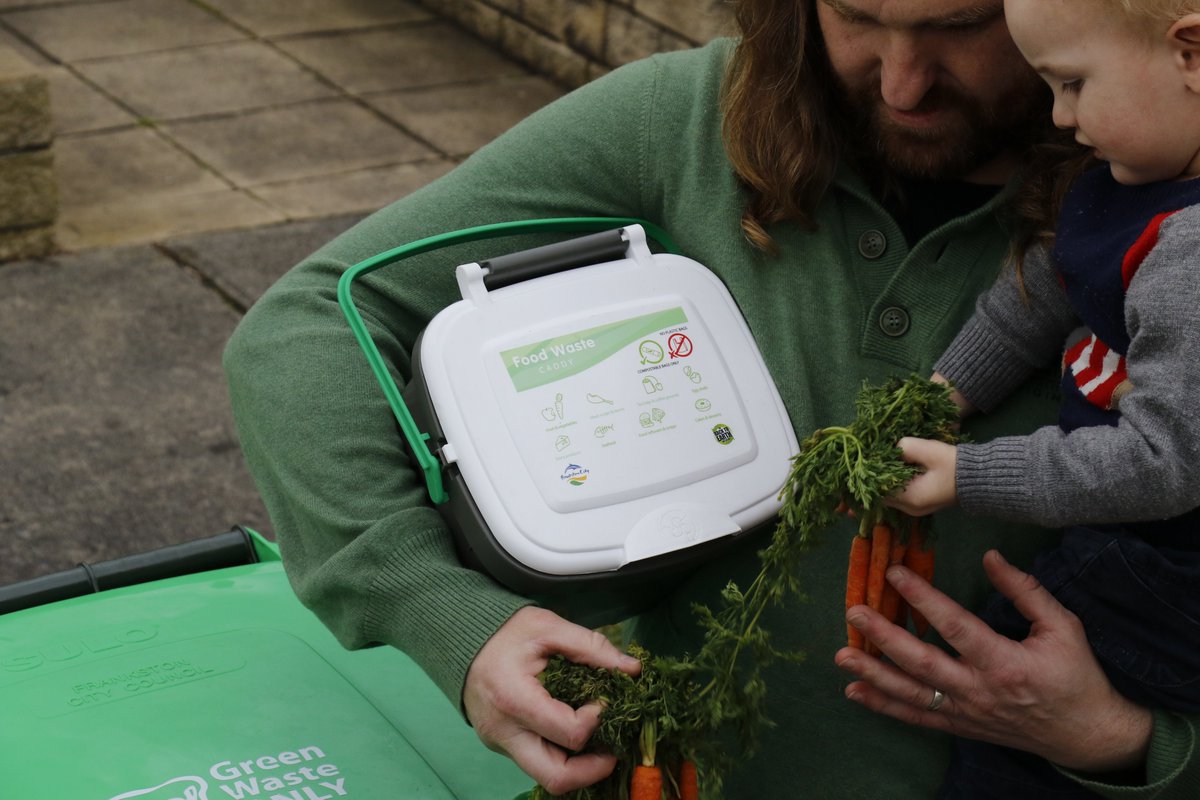 FrankstonCity's tweet photo. Don't forget you can place your food scraps in your garden waste bin, to be turned into compost for local farmers. Still haven't registered for a garden waste bin or collected your #FREE caddy? Contact our customer service centre 1300322322 #FrankstonCity #sustainableLiving https://t.co/DUVKFWdDYk