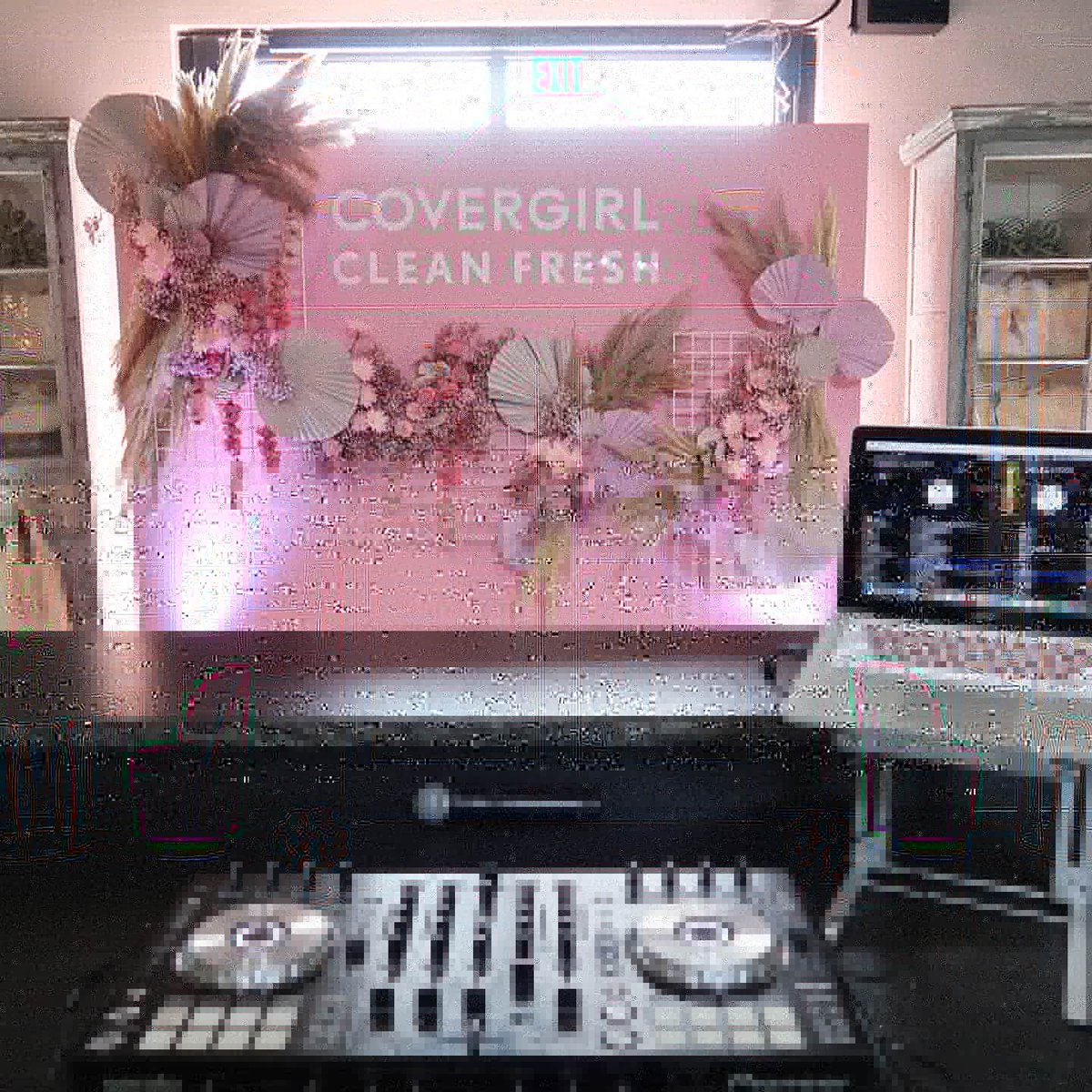 djcomplexlex's tweet image. Today was amazing &amp;amp; meaningful! 
DJ'd the @CoverGirl #CleanFresh Collection Launch Event from 12-3pm at @RollingGreensLA 💗
The collection is cruelty-free, not tested on animals, vegan, &amp;amp; free of formaldehyde, phthalates, parabens, sulfates &amp;amp; talc. All the catered food was vegan!