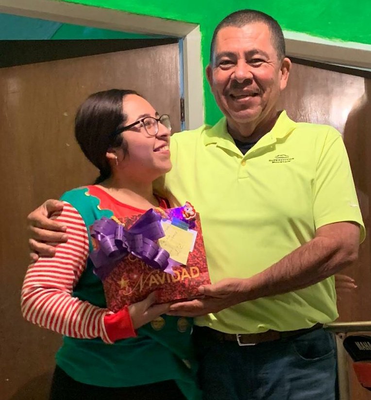 maligra98's tweet photo. Cuando llegue del trabajo mi papito me dió este regalo, lo amo con todo mi corazóncito ♥️♥️. https://t.co/upU3LZ8vaM