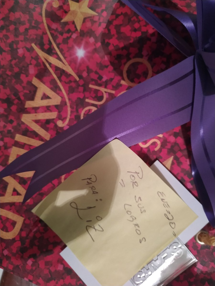 maligra98's tweet photo. Cuando llegue del trabajo mi papito me dió este regalo, lo amo con todo mi corazóncito ♥️♥️. https://t.co/upU3LZ8vaM