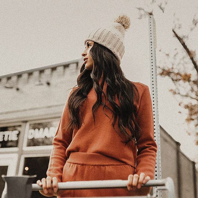 kelsicarma's tweet photo. Patiently waiting for warmer weather so I no longer have to wear pants 24/7 to function. https://t.co/siCENJyDWr https://t.co/k3d6Oso0tI