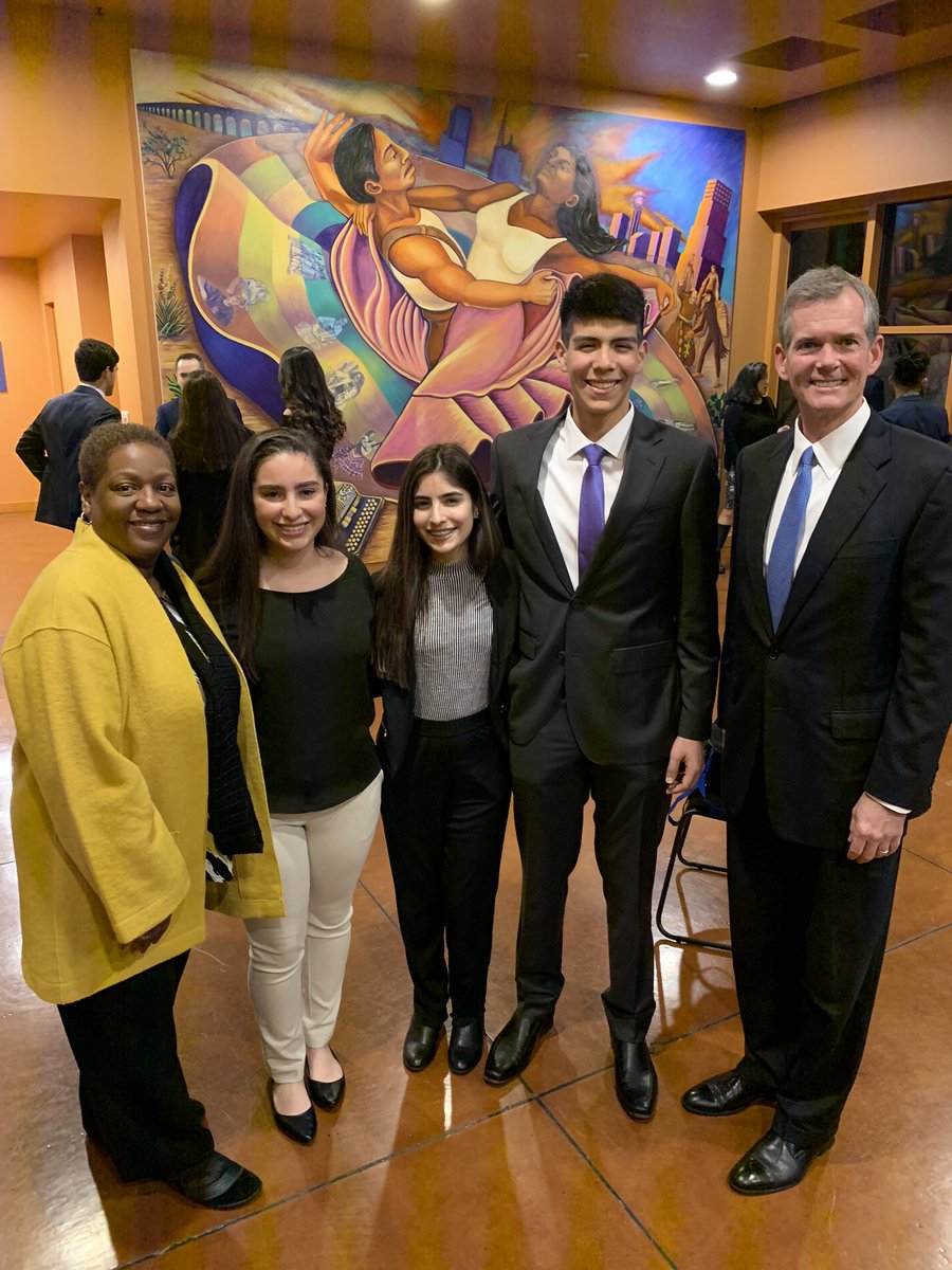 HHFoundation's tweet photo. Over the years, we have awarded over 3.000 high school Latino students across the country and we’re still counting!
2019 Dallas Hispanic Heritage Youth Awards!
#YA19 #HispanicHeritage #LatinoLeaders #LOFT @SouthwestAir @BBVA_USA @CVSHealth @BP_America @CP_News @jerry_ayala1 https://t.co/HWH8BBmJlk