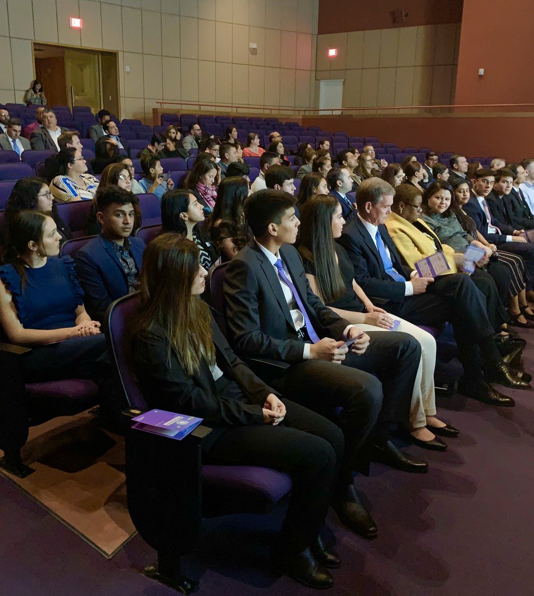 HHFoundation's tweet photo. Over the years, we have awarded over 3.000 high school Latino students across the country and we’re still counting!
2019 Dallas Hispanic Heritage Youth Awards!
#YA19 #HispanicHeritage #LatinoLeaders #LOFT @SouthwestAir @BBVA_USA @CVSHealth @BP_America @CP_News @jerry_ayala1 https://t.co/HWH8BBmJlk
