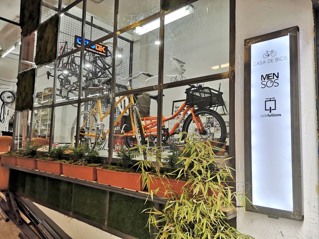 biciheart's tweet photo. Así va quedando el local 😍
@casadebicis @mens_os @Ciclolutions https://t.co/NWJfpS3qNh