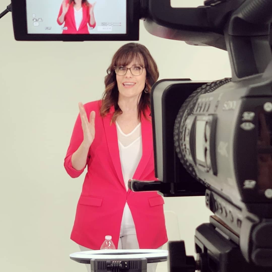 LaraWatlington's tweet photo. An awesome start to the new year with an outstanding branding video and photo shoot session with Speaker @elizabethsuarez.
#DreamTeam #marketing #branding #videoproducer #photography https://t.co/2t4ejSZ2Nw