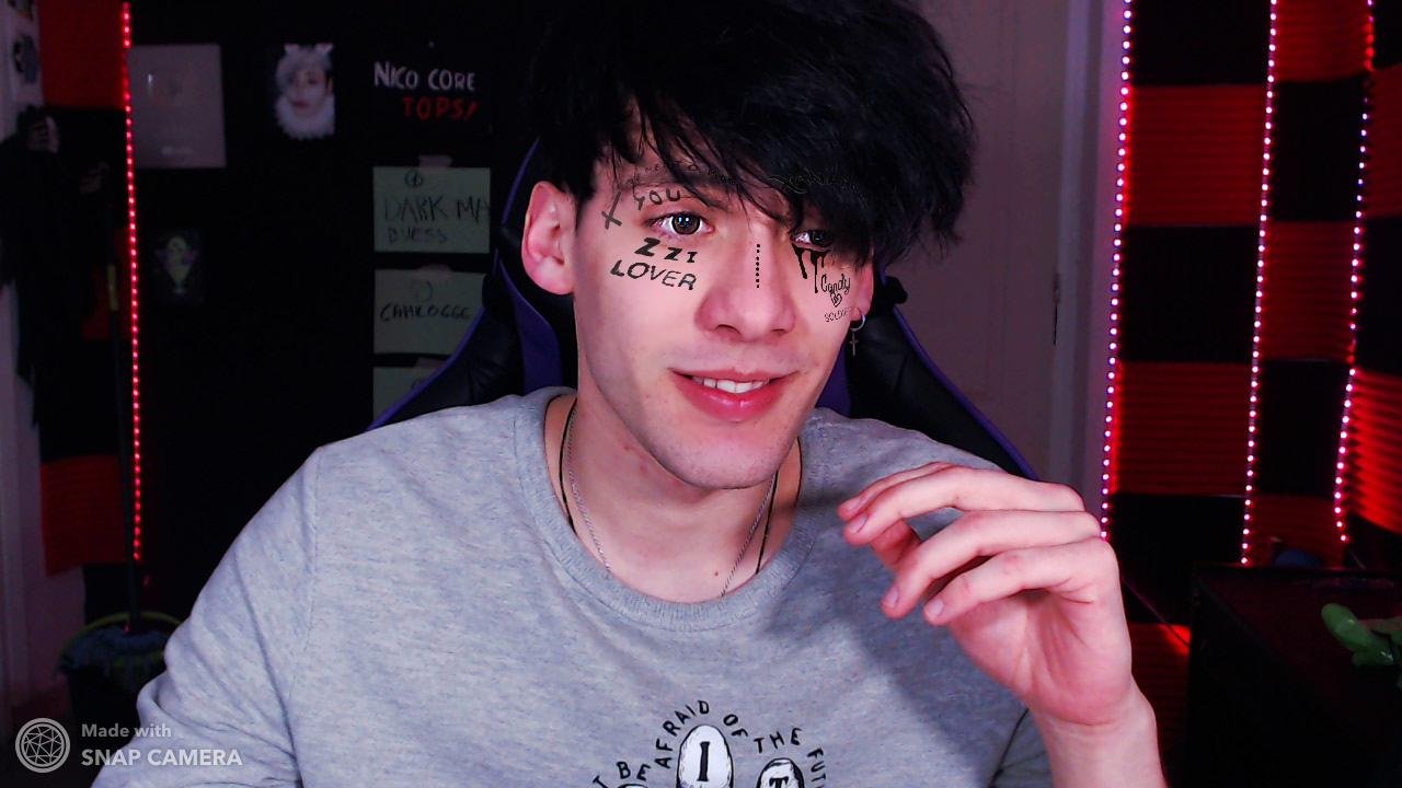 nicocore on "En menos de 24 horas he sido 3 personas distintas. https://t.co/MFzCAZWKov" / Twitter