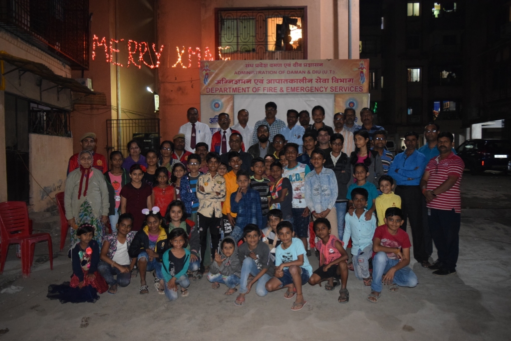 DamanFire's tweet photo. Fire Department, Daman has organized Basic Fire Safety Awareness Training program  at  Supreme Apartment, Khariwad, Nani Daman on 15/01/2019 to create awarness in case of emergency for General Public/Societies.
#Training #FireSafety #awarnessPublic https://t.co/kirEdgV4Cl