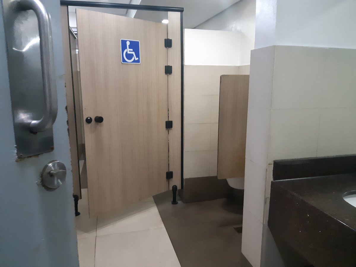 Pag napasyal ka dito, walang palya. Malalabasan ka talaga. Daming decent corporate worker tripper na dumadaan dito. Malalaki pa. Yummy! #crtrip