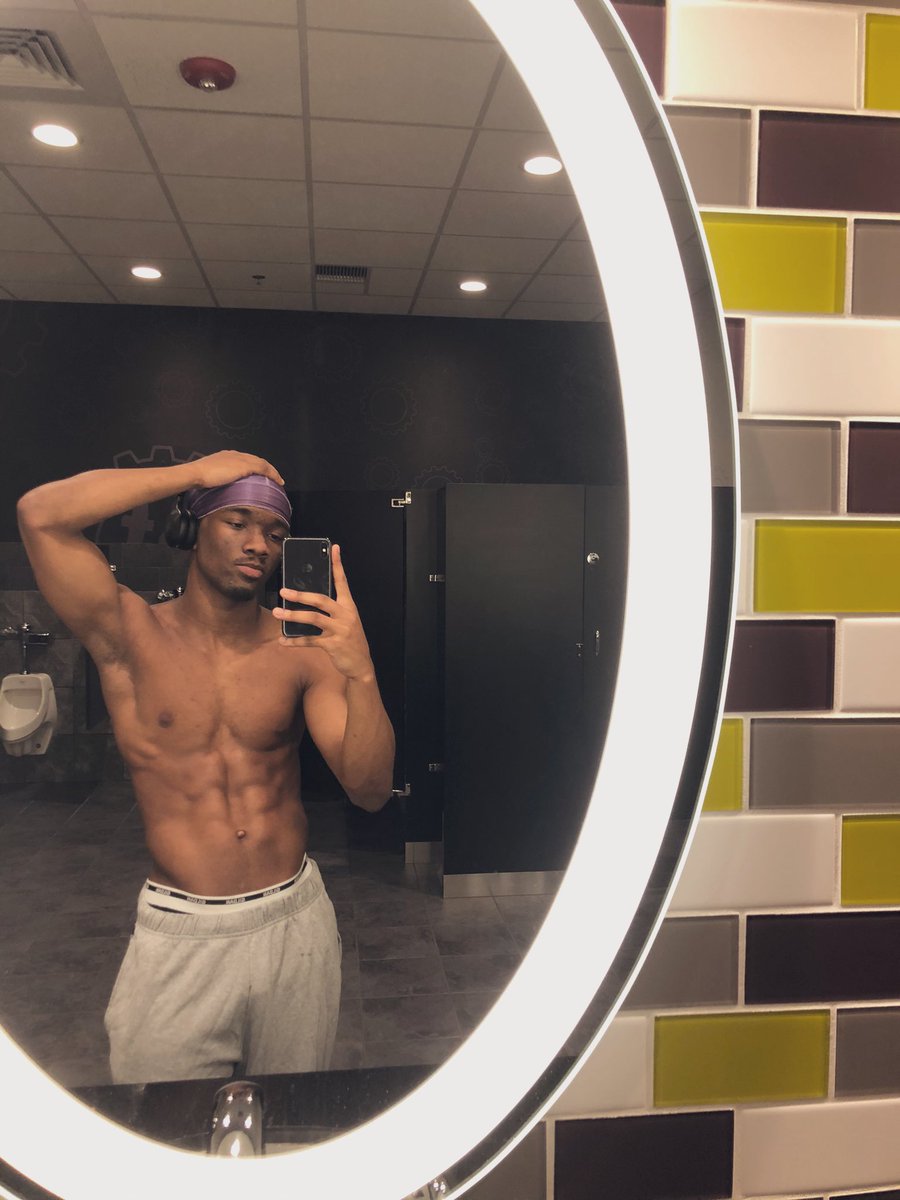 Broken Hearted 💔 tweet media