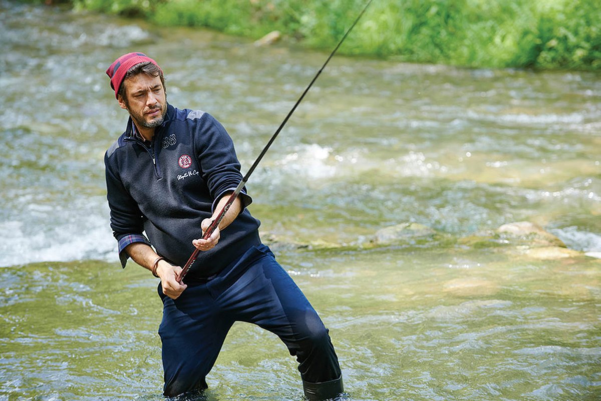 Burgeni's tweet photo. Seyahat tutkusu ile dünyayı keşfe çıkanları düşünerek oluşturulan koleksiyonda erkeklerin vazgeçilmezi pololar, eşsiz artworkler ile patchwork gömlekler ve montlar JAUNE markası için tasarlandı. FW'19/20 https://t.co/mu3N1Y5Jua