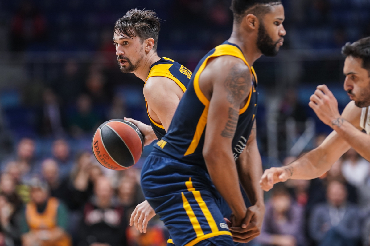 Khimkibasket's tweet photo. 📷 vs. @RMBaloncesto
#ХимкиРеал #KHIRMB #GameON https://t.co/HpPzPuouIr