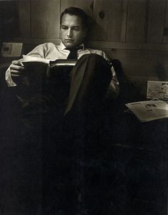 burguillosmf's tweet photo. Paul Newman reading #readingissexy https://t.co/mXtUq5QnQN